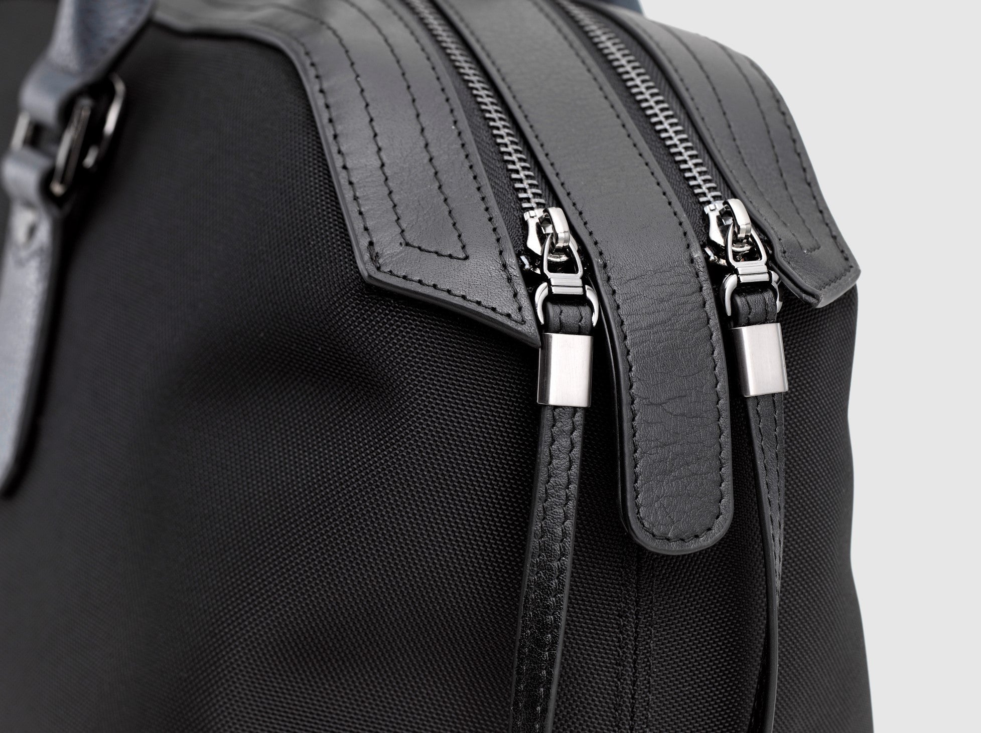 The Ivens Travel Bag in Nylon and Leather